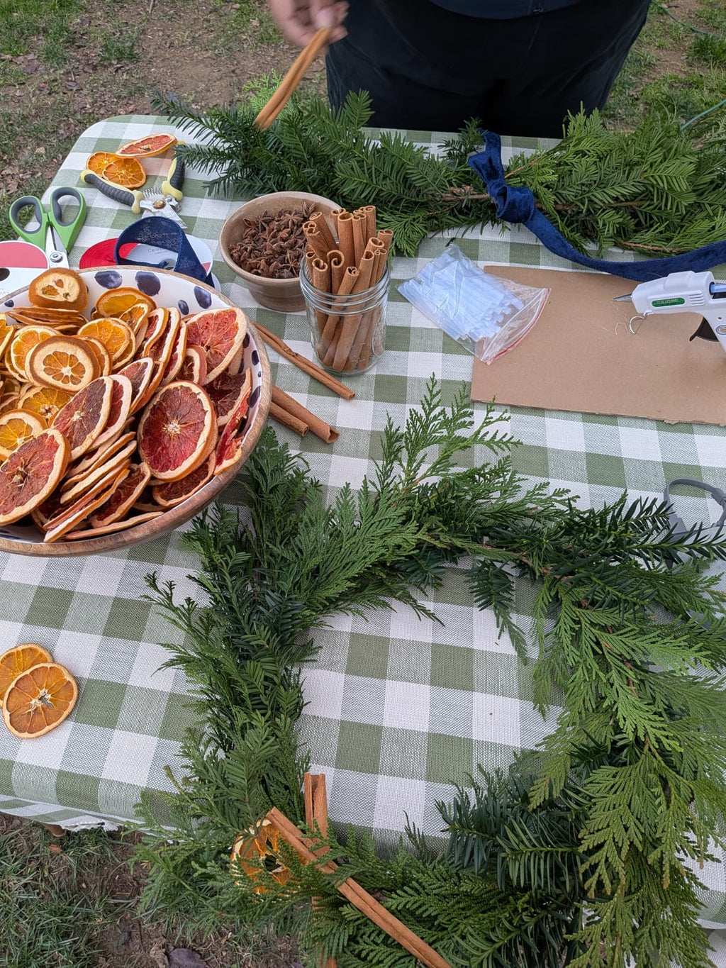 3dgiftroom Sage Gingham Tassel Tablecloth 55x84